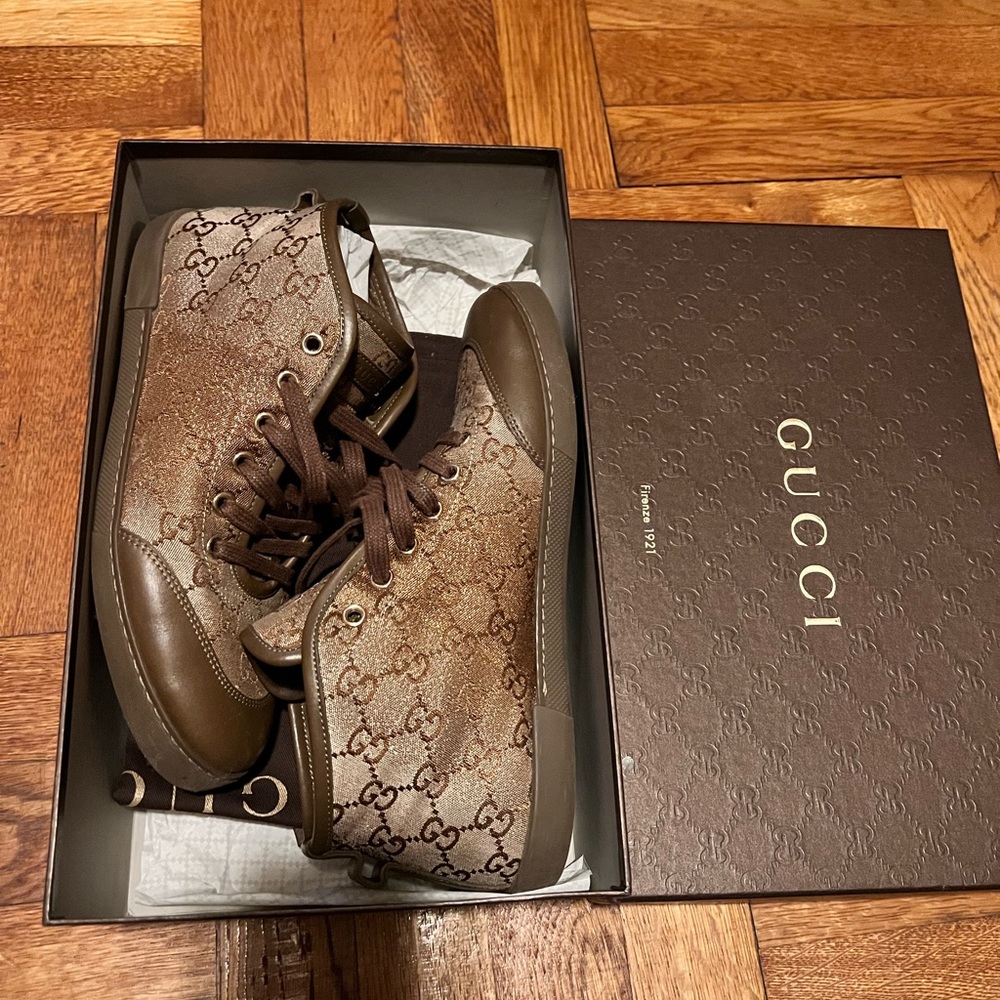 Gucci sneakers olive green with gold